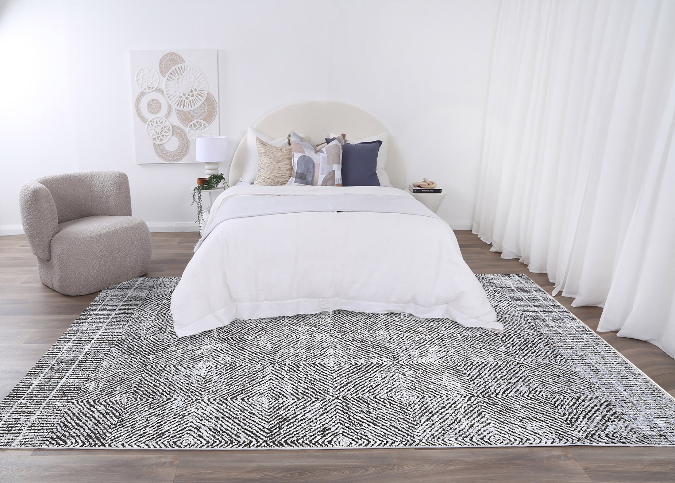 Contemporary Lauro Grey Rug in bedroom